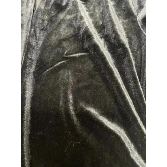 NWT VINCE CAMUTO WOMENS SLIM SIZE M VELOUR VNECK PULLOVER BLACK TOP - Picture 5 of 11